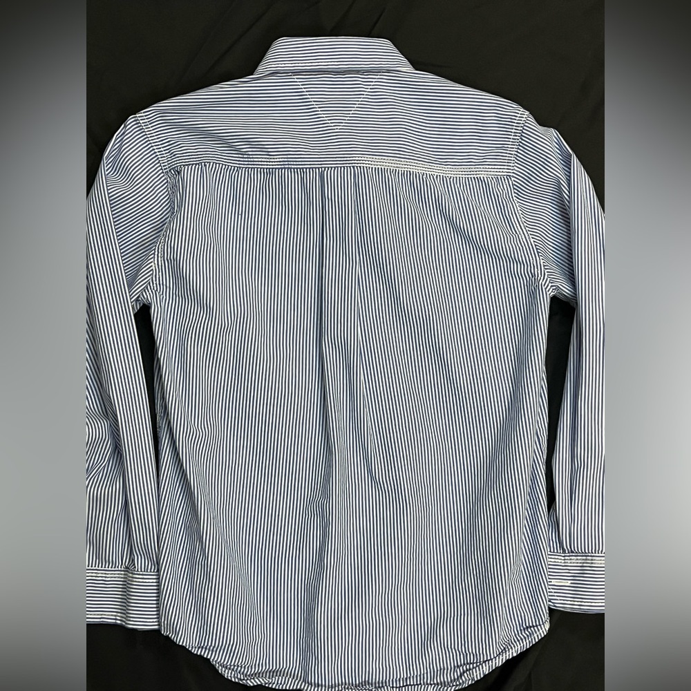 Tommy Hilfiger Boys Striped button-down shirt. Size 12/14. - Picture 5 of 8